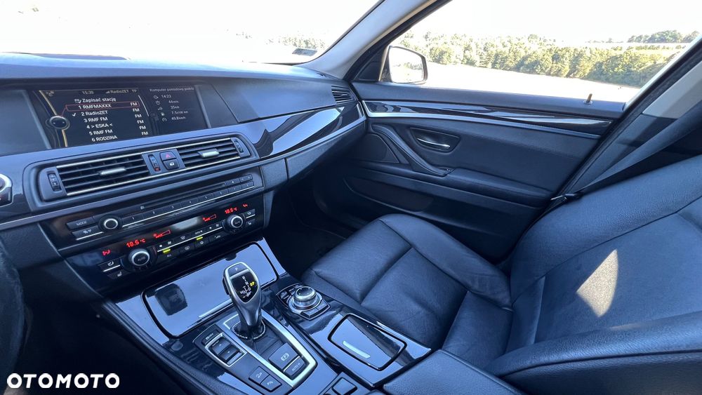 BMW Seria 5 525d xDrive - 17