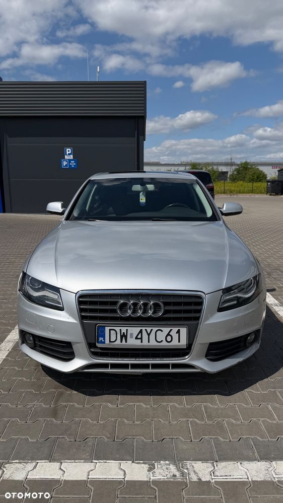 Audi A4 Limousine - 1