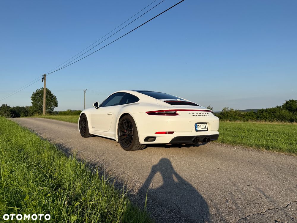 Porsche 911 Carrera 4 GTS PDK - 3