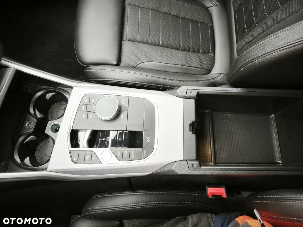 BMW Seria 3 330e Luxury Line - 12