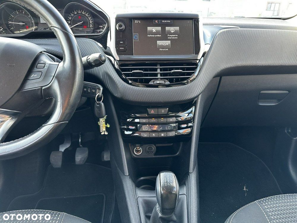 Peugeot 208 1.2 VTi Allure - 17