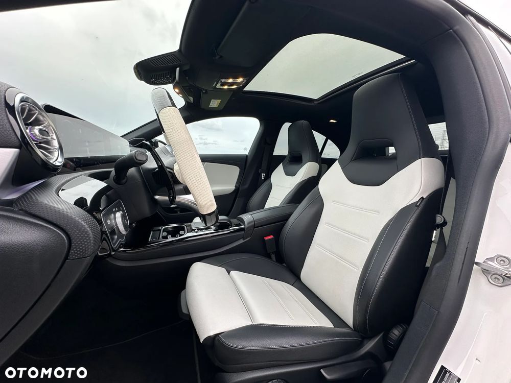 Mercedes-Benz CLA 220 d AMG Line 8G-DCT - 24