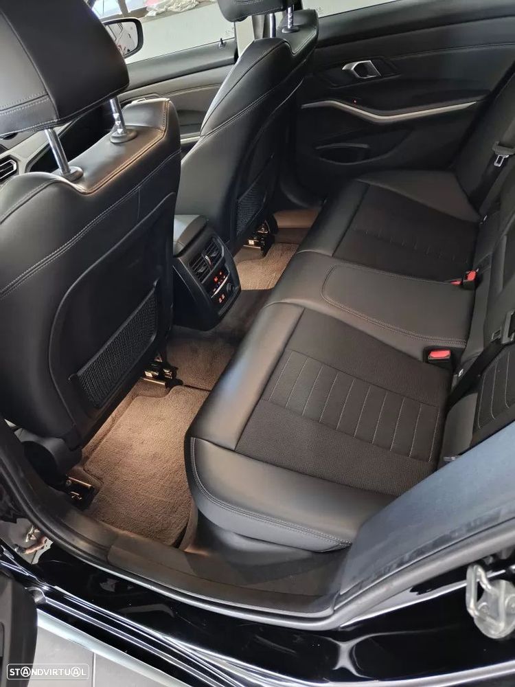 BMW 320 d Pack Desportivo M Auto - 30