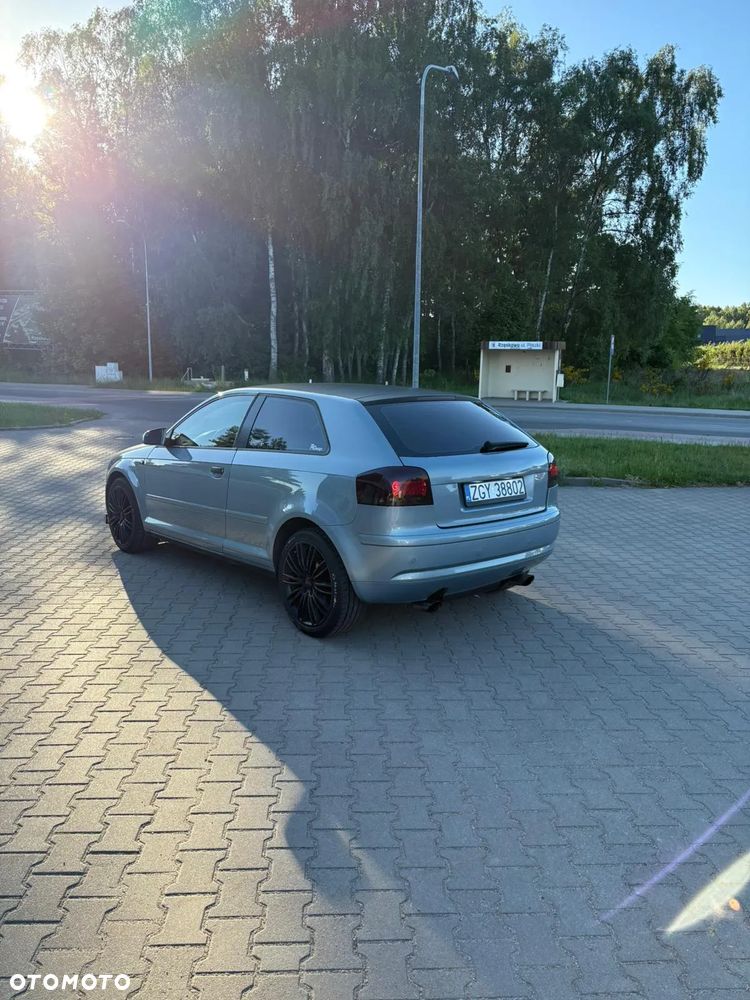 Audi A3 3-drzwiowe 2.0 FSI Ambiente - 3