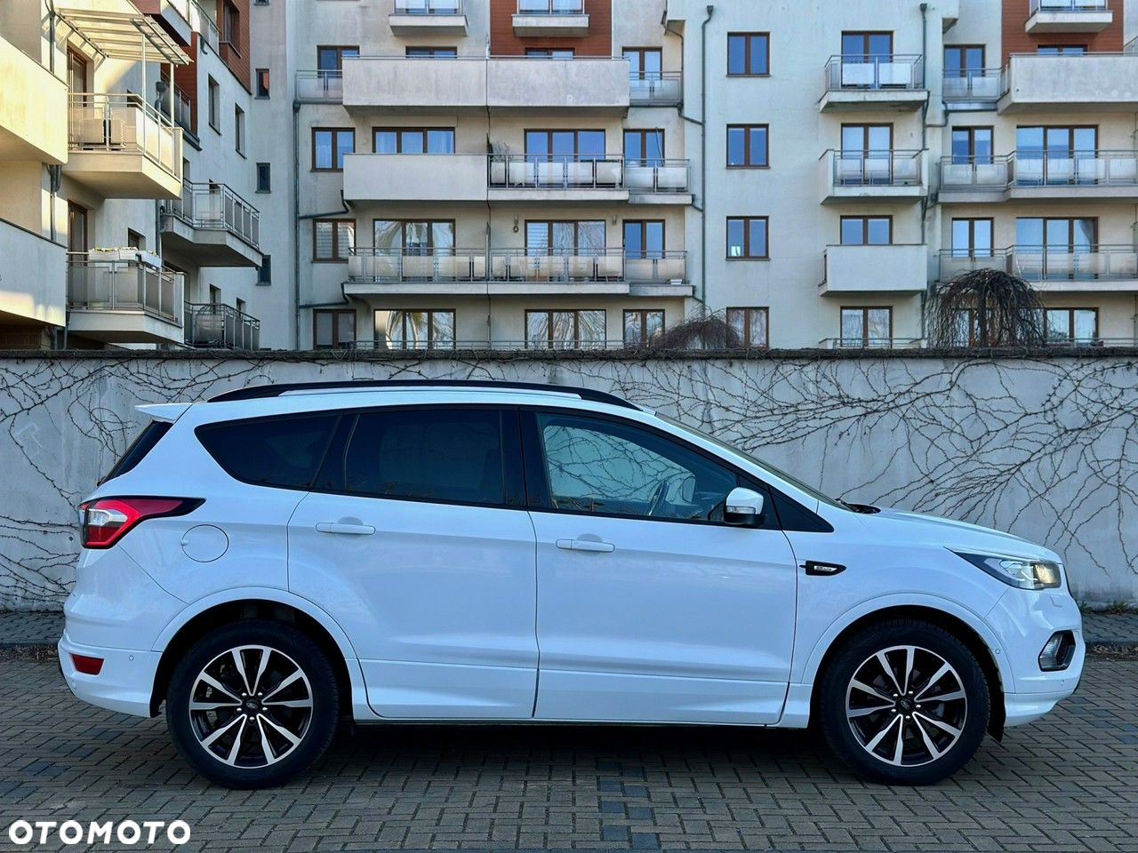Ford Kuga - 2