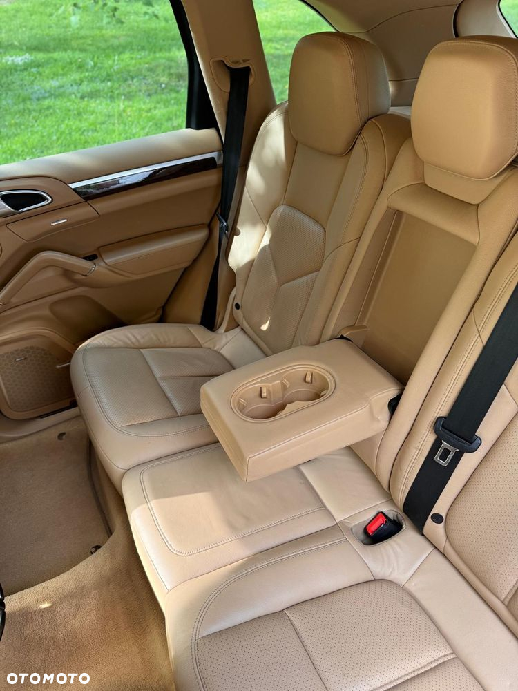 Porsche Cayenne - 23