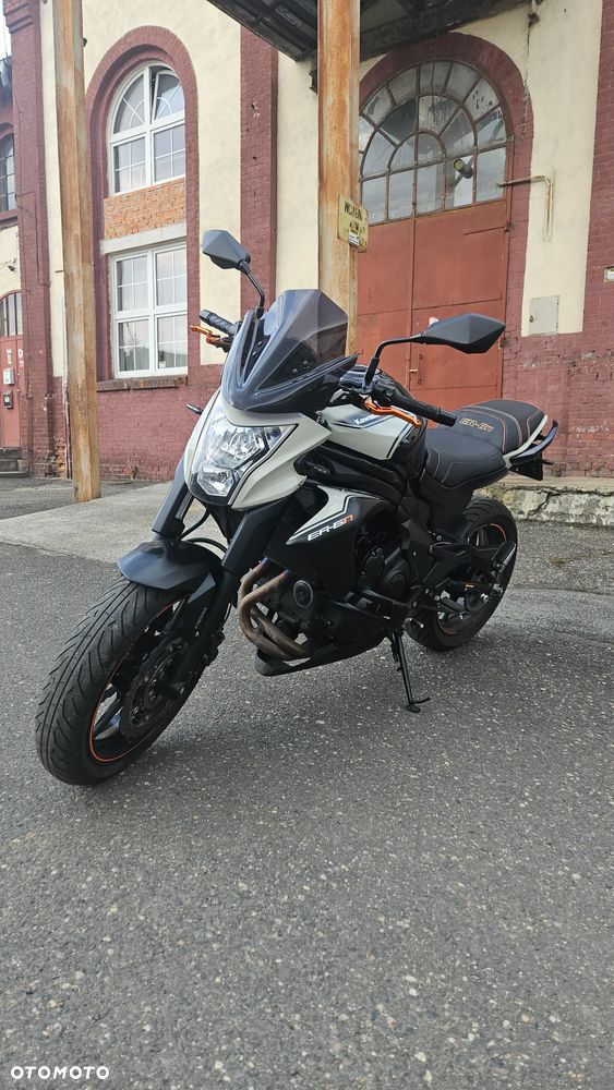Kawasaki ER - 10