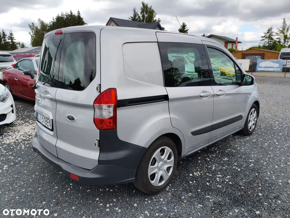 Ford Transit Courier - 13