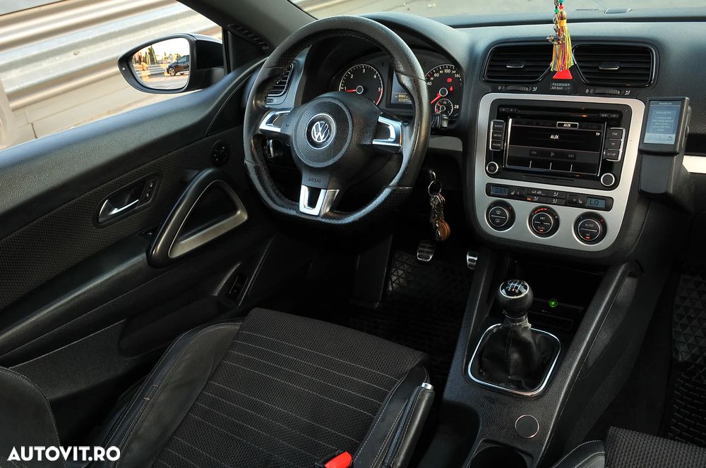 Volkswagen Scirocco 2.0 TDI Blue Motion Technologie Edition - 4