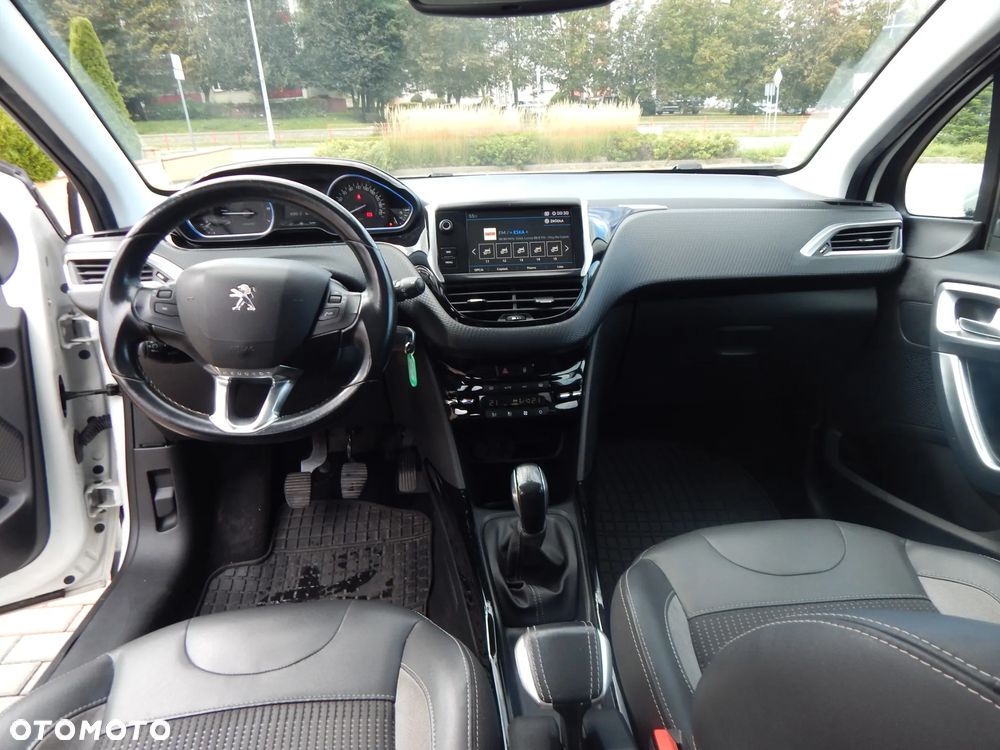 Peugeot 2008 1.2 Pure Tech GPF Allure S&S - 9