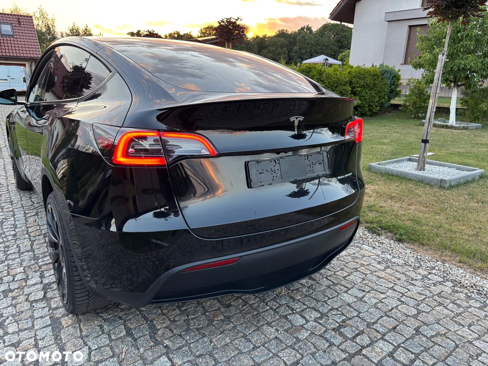 Tesla Model Y Long Range Dual Motor AWD - 4