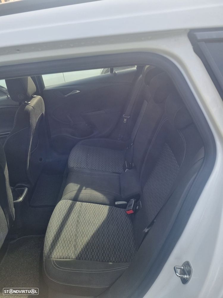 Opel Astra Sports Tourer - 10