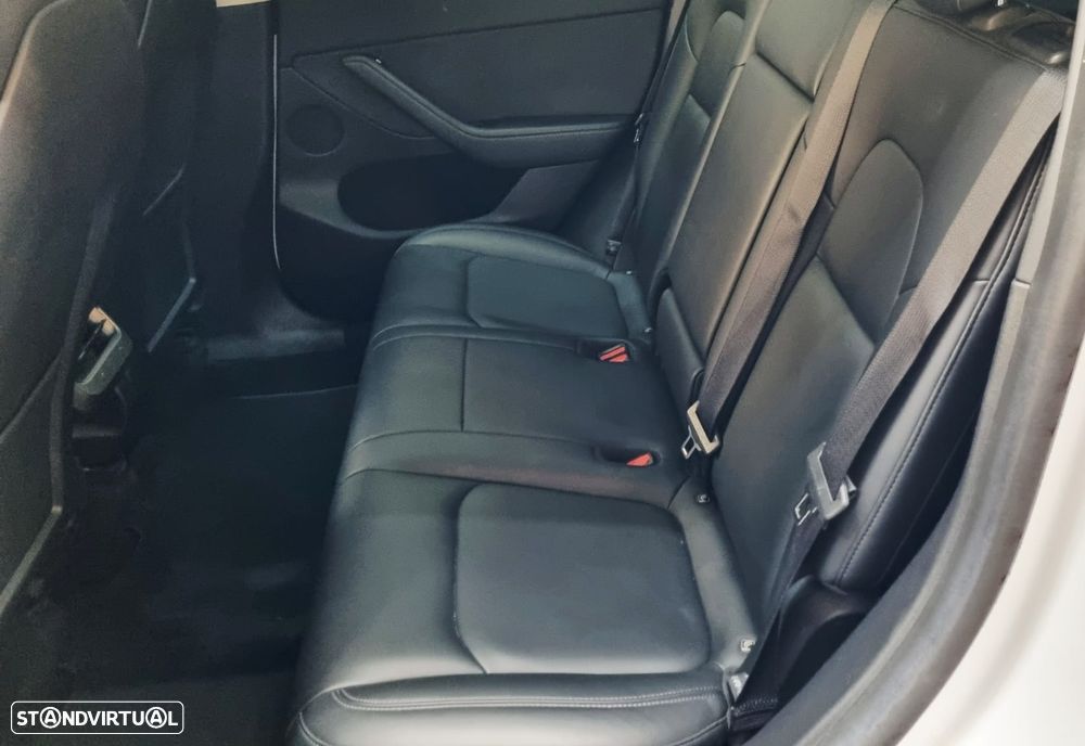 Tesla Model Y - 7