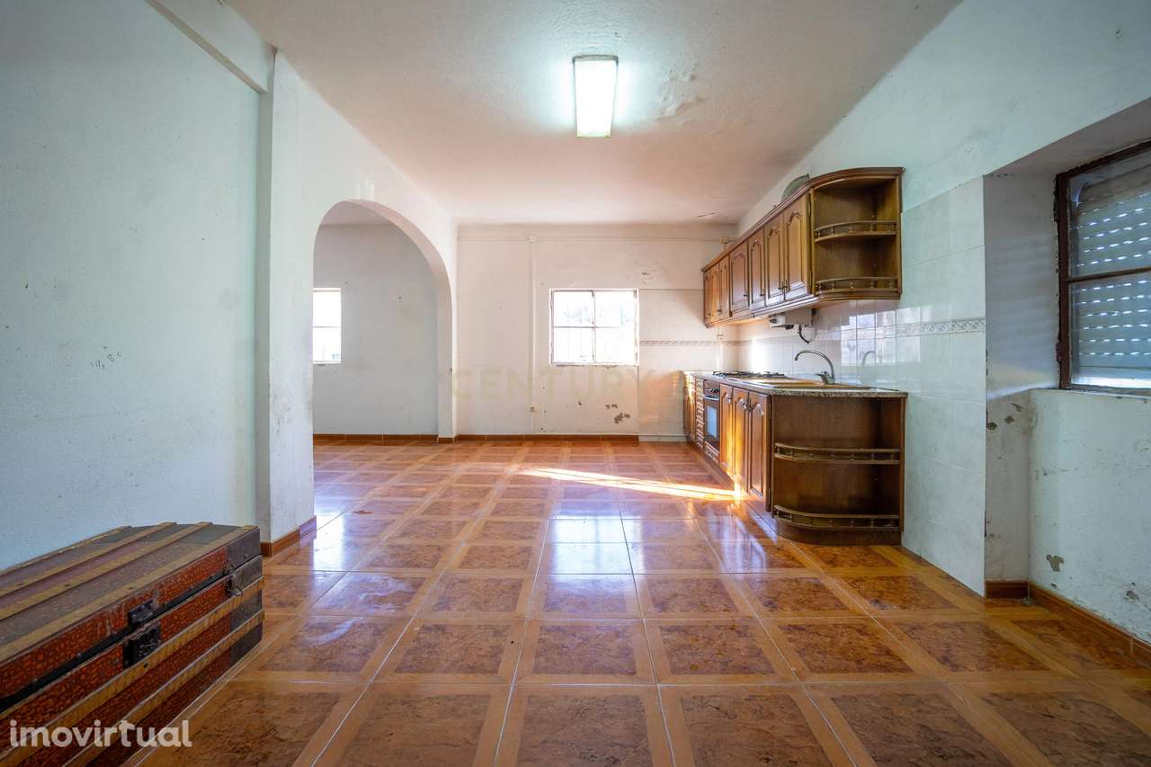 Moradia T3 tradicional com adega, jardim e vistas boas em Alge - Grande imagem: 4/32