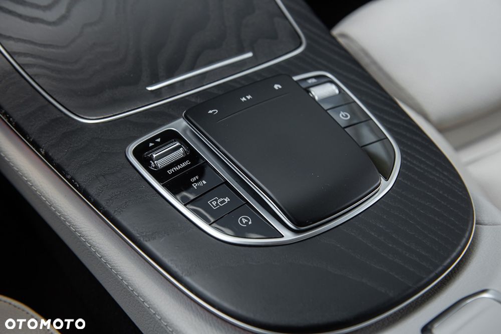 Mercedes-Benz Klasa E 220 d Business Edition 9G-TRONIC - 33