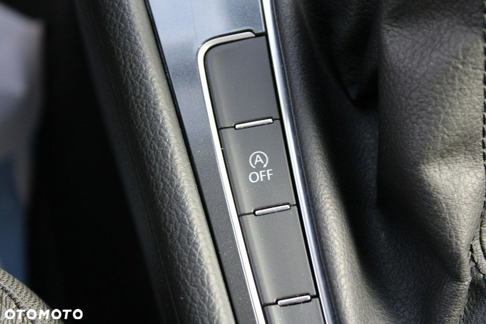 Volkswagen Golf - 24