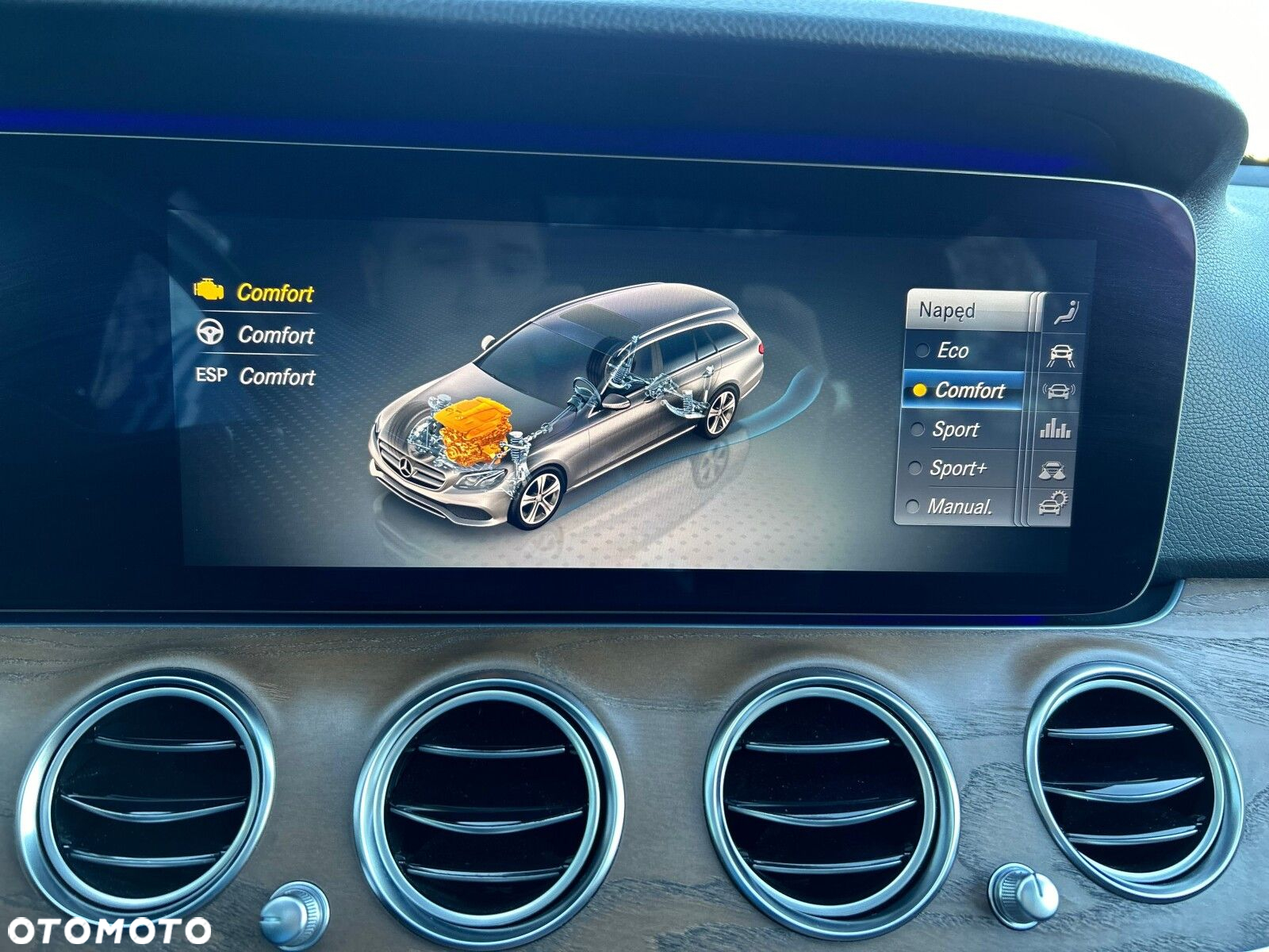 Mercedes-Benz Klasa E 220 d 4-Matic 9G-TRONIC - 28