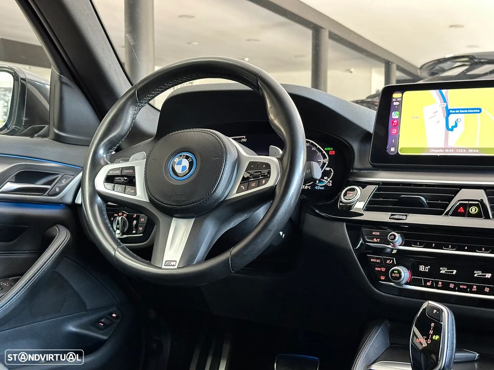 BMW 530 e Pack Desportivo M - 16