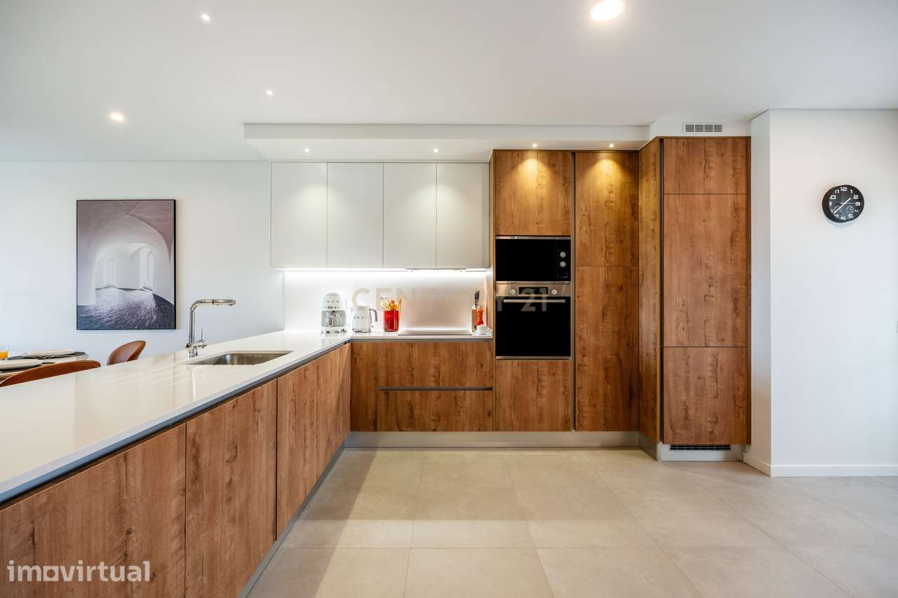 Penthouse T3 de Design com Jacuzzi, Barbecue Napoleon e Roof top de 90 - Grande imagem: 2/43
