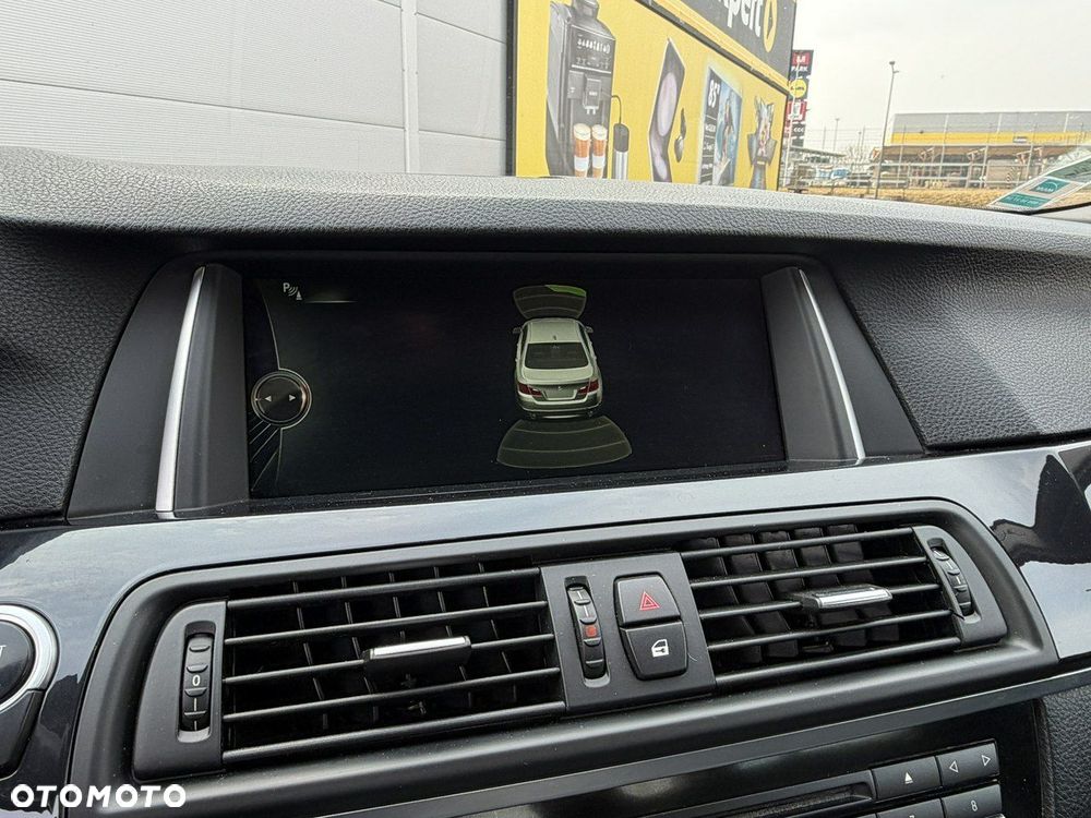 BMW Seria 5 525d Sport-Aut - 26