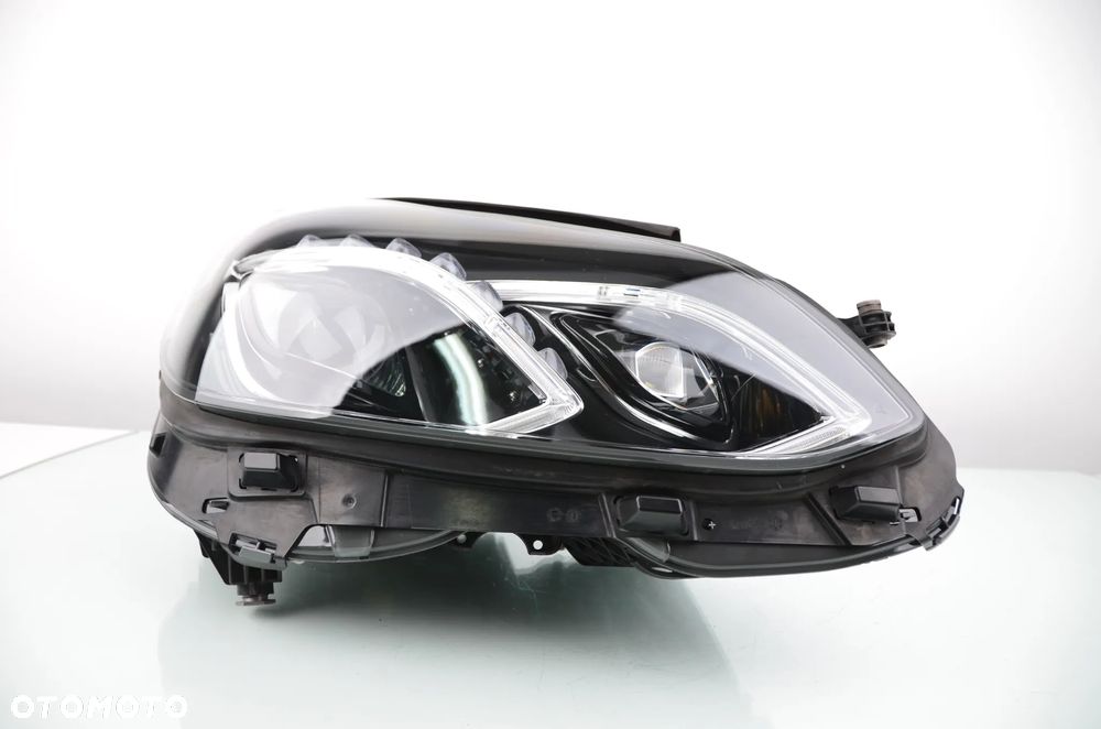 MERCEDES KLASA E W212 LIFT ILS A2129063203KZ  Prawy Przedni Oryginał - 1