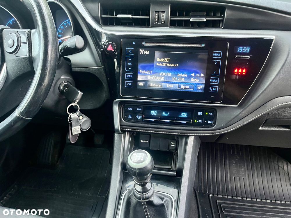 Toyota Auris 1.4 D-4D Premium - 17