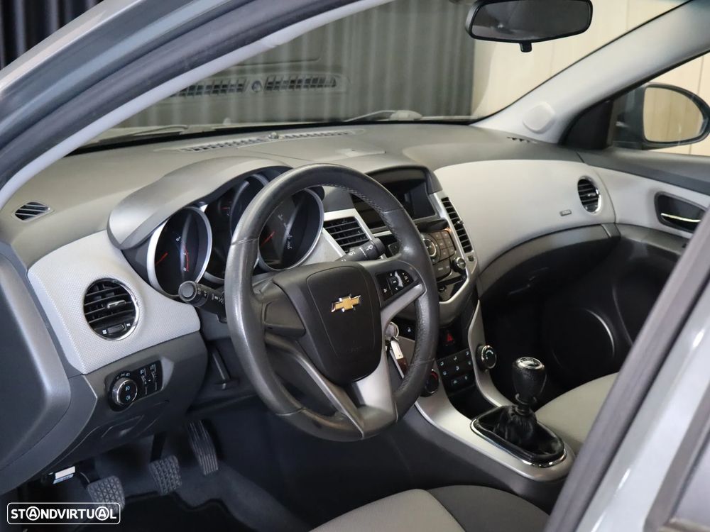 Chevrolet Cruze 1.6 LS - 10