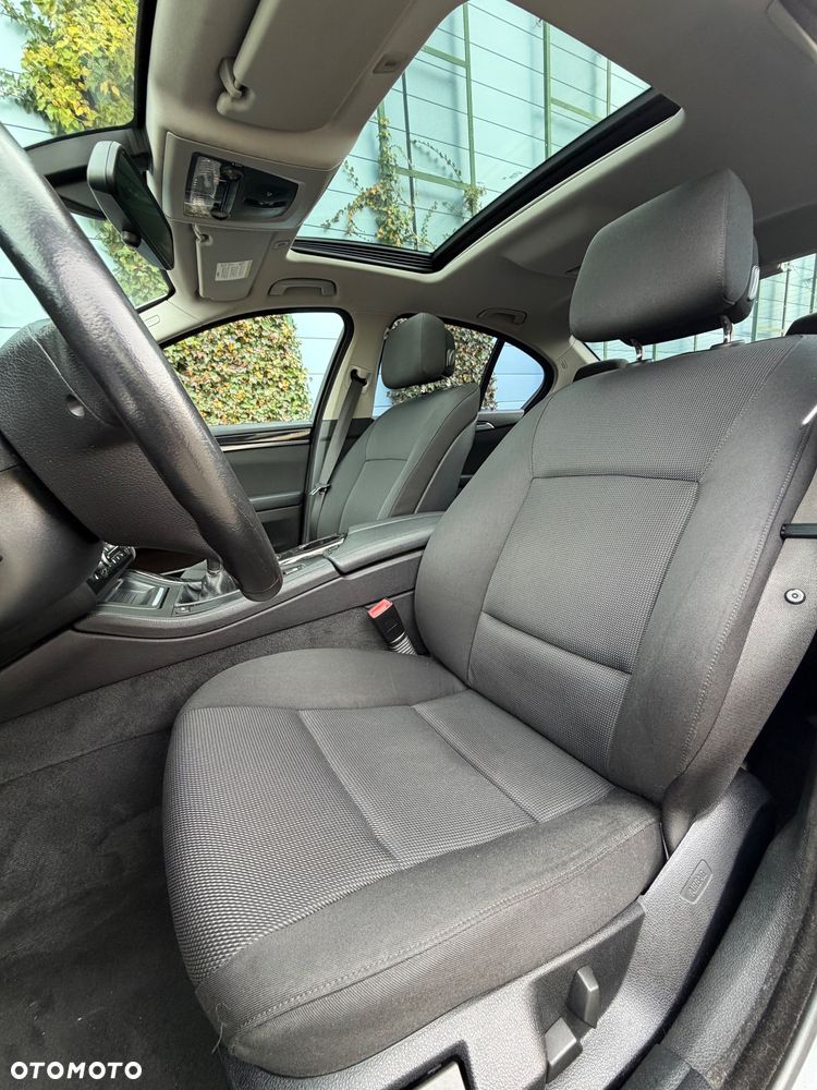 BMW Seria 5 523i - 21