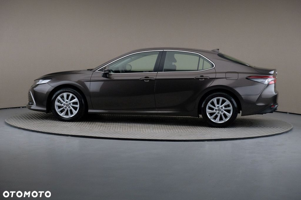 Toyota Camry - 4