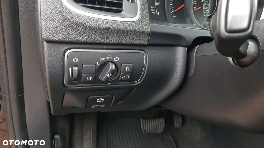 Volvo V60 D4 Geartronic Momentum - 18