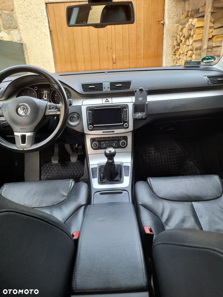 Volkswagen Passat - 2