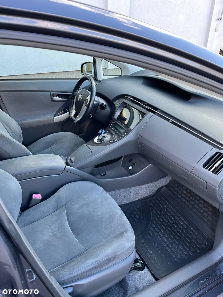 Toyota Prius 1.8 HSD Sol - 8