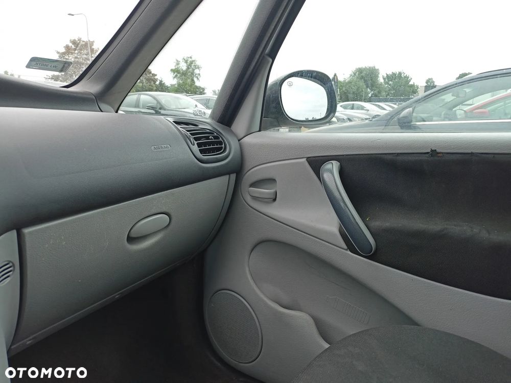 Citroën Xsara Picasso - 11