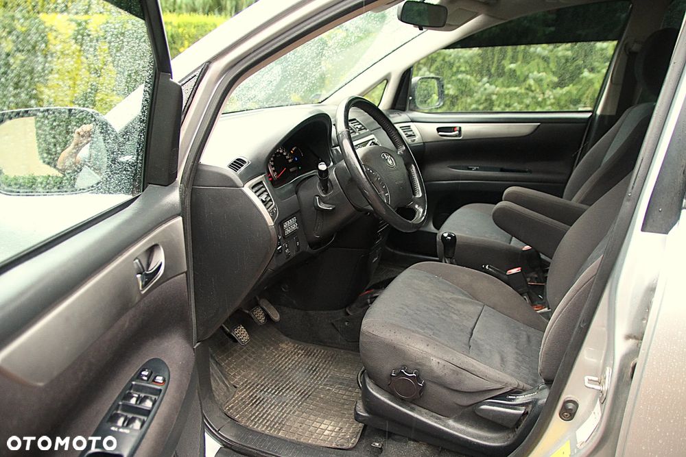 Toyota Avensis Verso D-4D Sol - 26