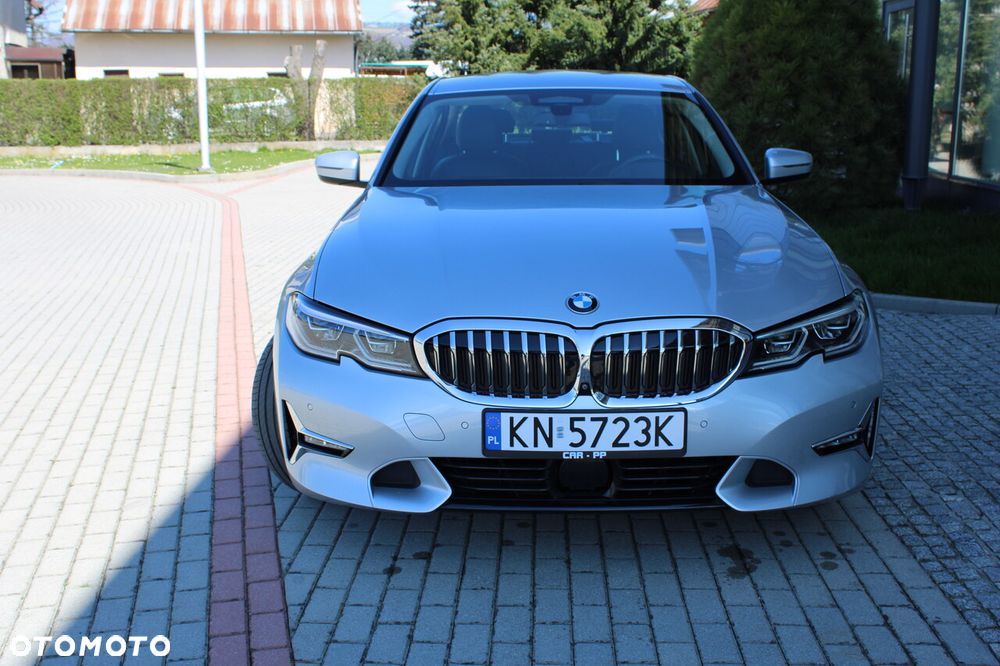BMW Seria 3 330i Sport Line - 3