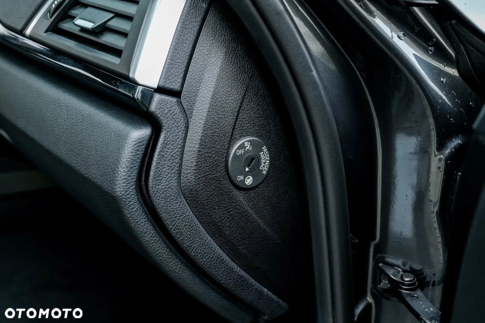 BMW Seria 3 318d Luxury Line - 27