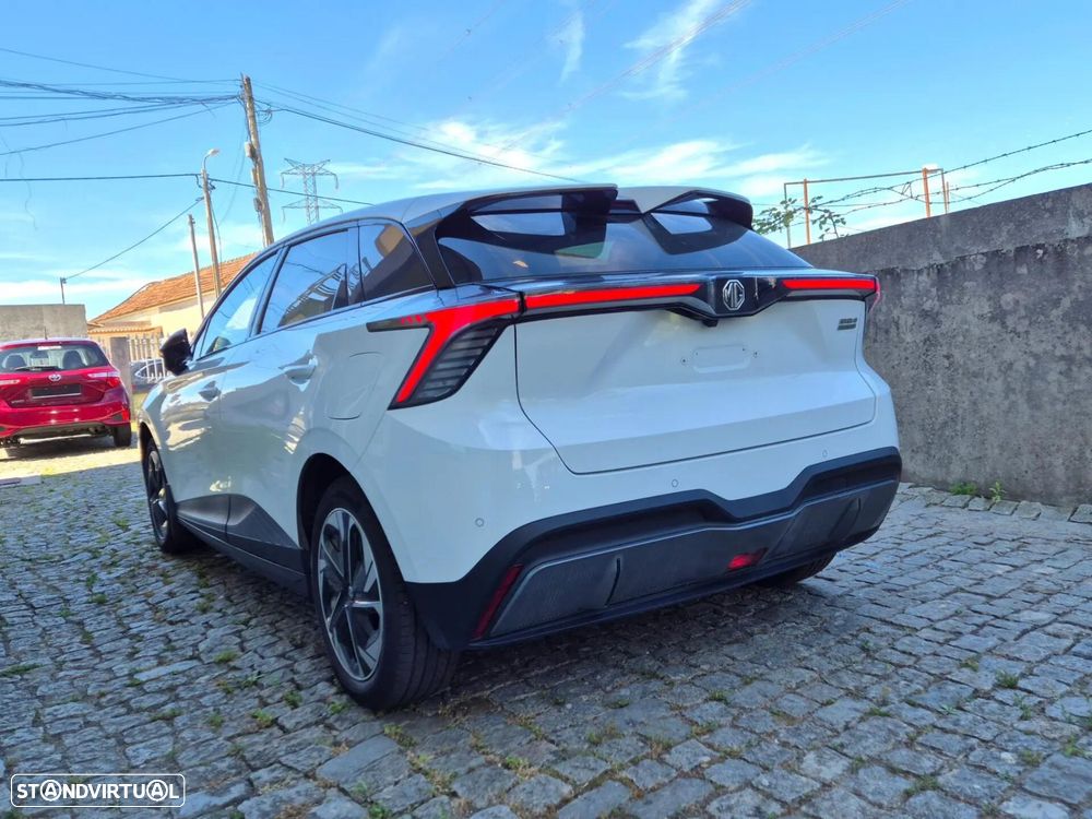 MG MG4 64 kWh Luxury - 2