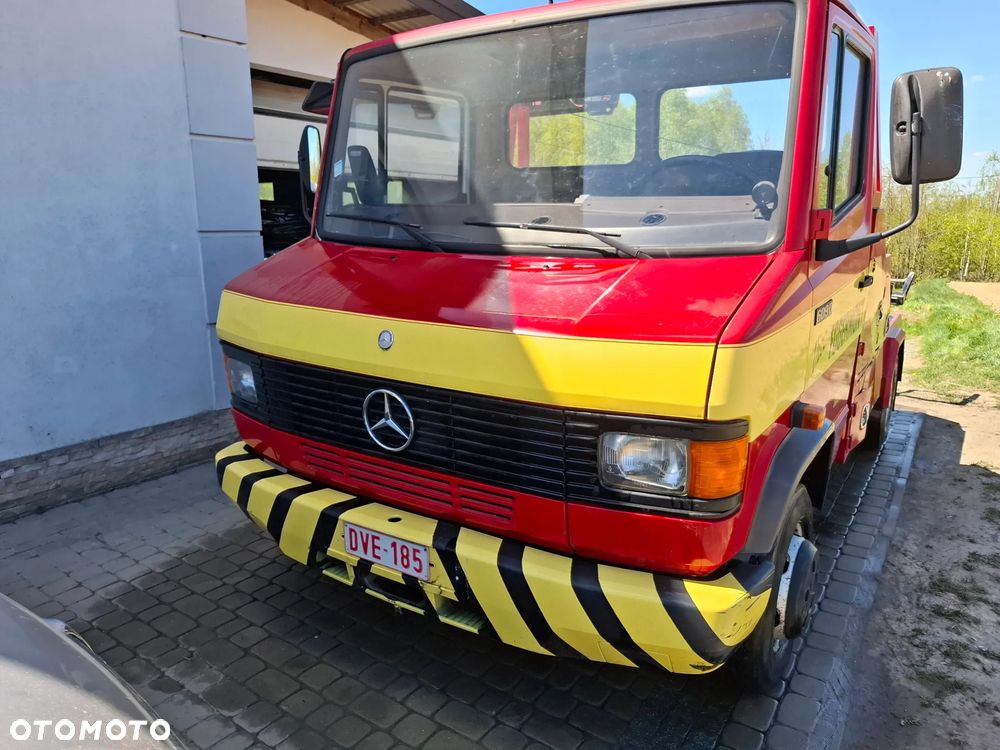Mercedes-Benz 609DC - 2
