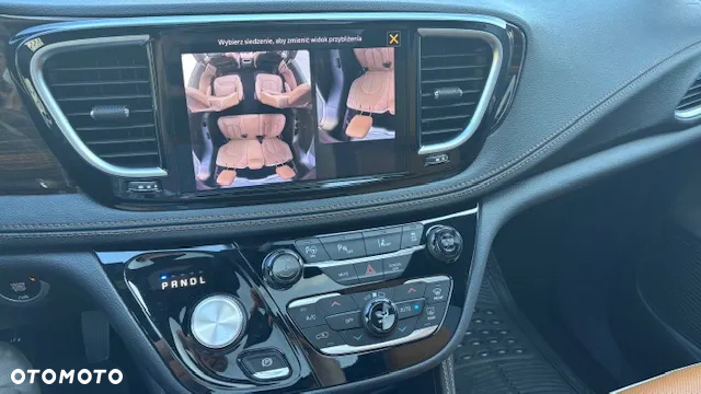 Chrysler Pacifica - 32