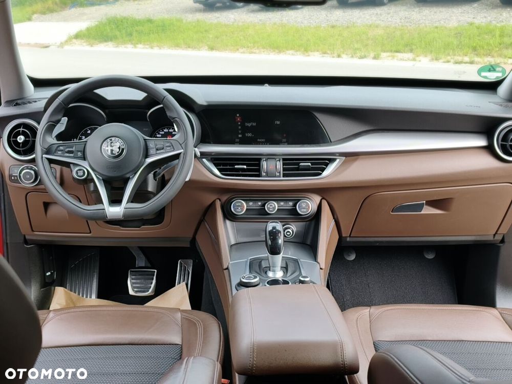 Alfa Romeo Stelvio 2.0 Turbo 16V AT8-Q4 Super - 24