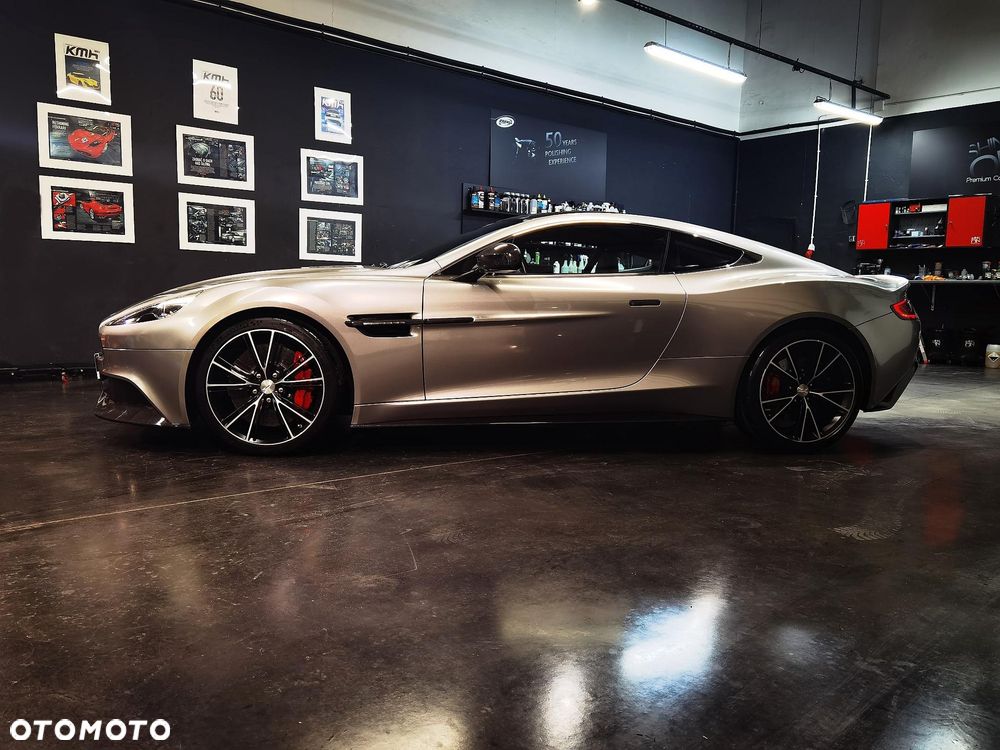 Aston Martin Vanquish - 4