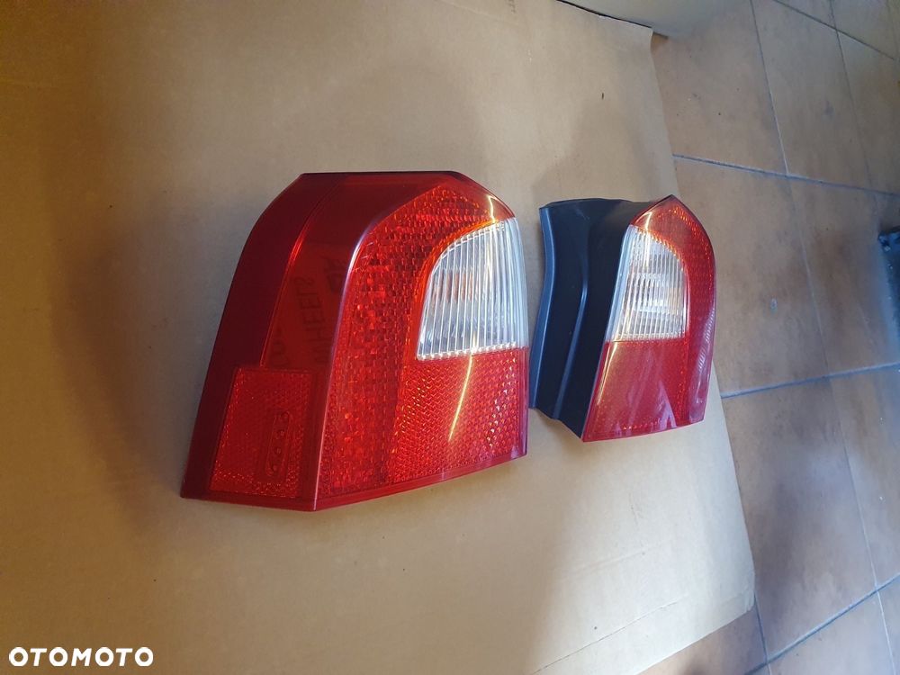 LAMPA L/P TYŁ VOLVO V70 III 3 XC70 II 2 - 5