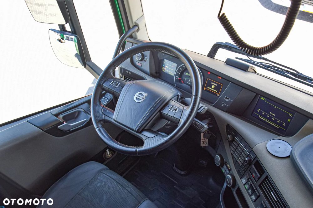 Volvo FH460 / EURO 6 / KLIMATYZACJA POSTOJOWA / ACC / LEDY / 2 ZBIORNIKI PALIWA / SERWISOWANY - 15