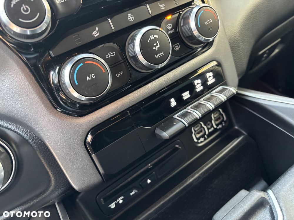 RAM 1500 Crew Cab Shortbed Bighorn - 16