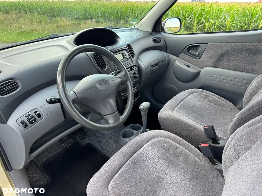 Toyota Yaris Verso 1.3 Sol - 23