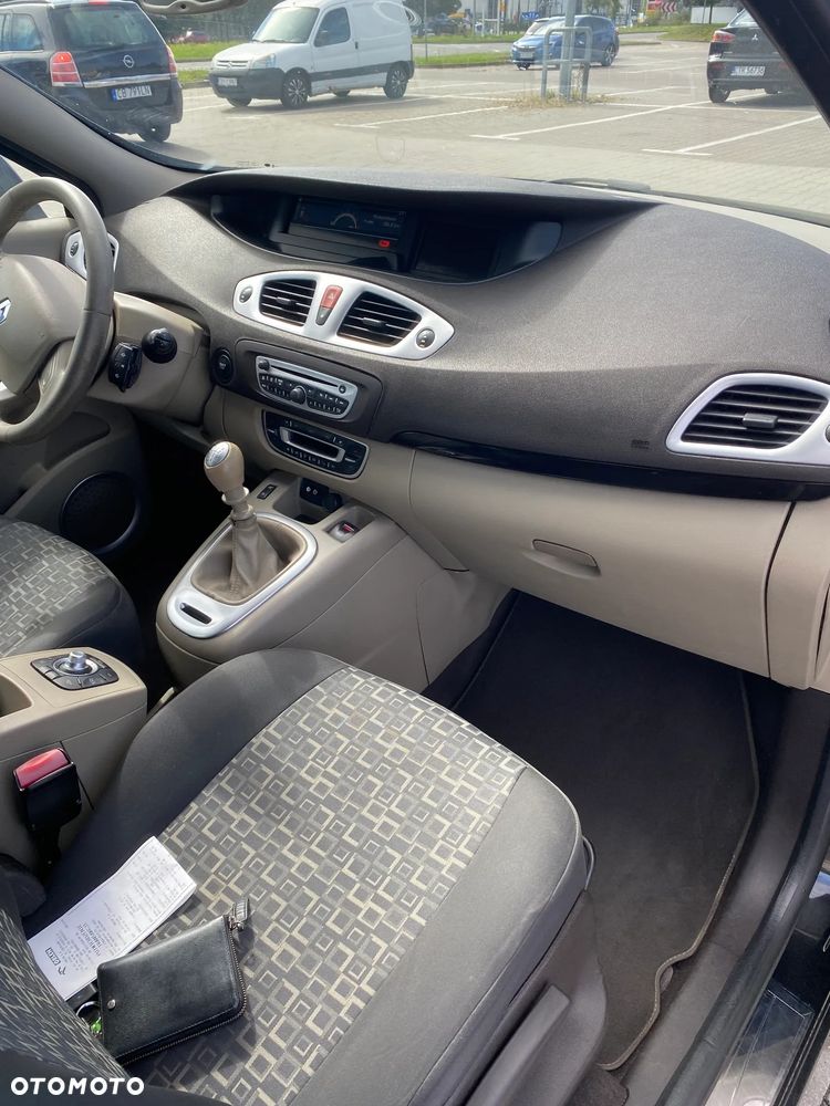 Renault Grand Scenic Gr 1.9 dCi Privilege Euro5 - 17