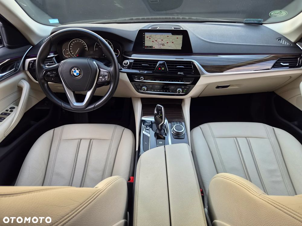 BMW Seria 5 520d xDrive Luxury Line sport - 25