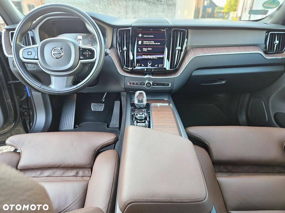 Volvo XC 60 B4 D AWD Essential - 21