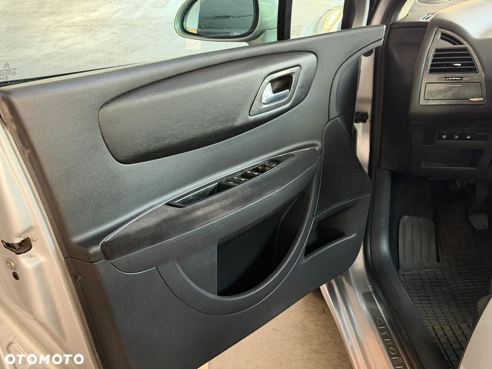 Citroën C4 HDi 110 FAP Exclusive - 12
