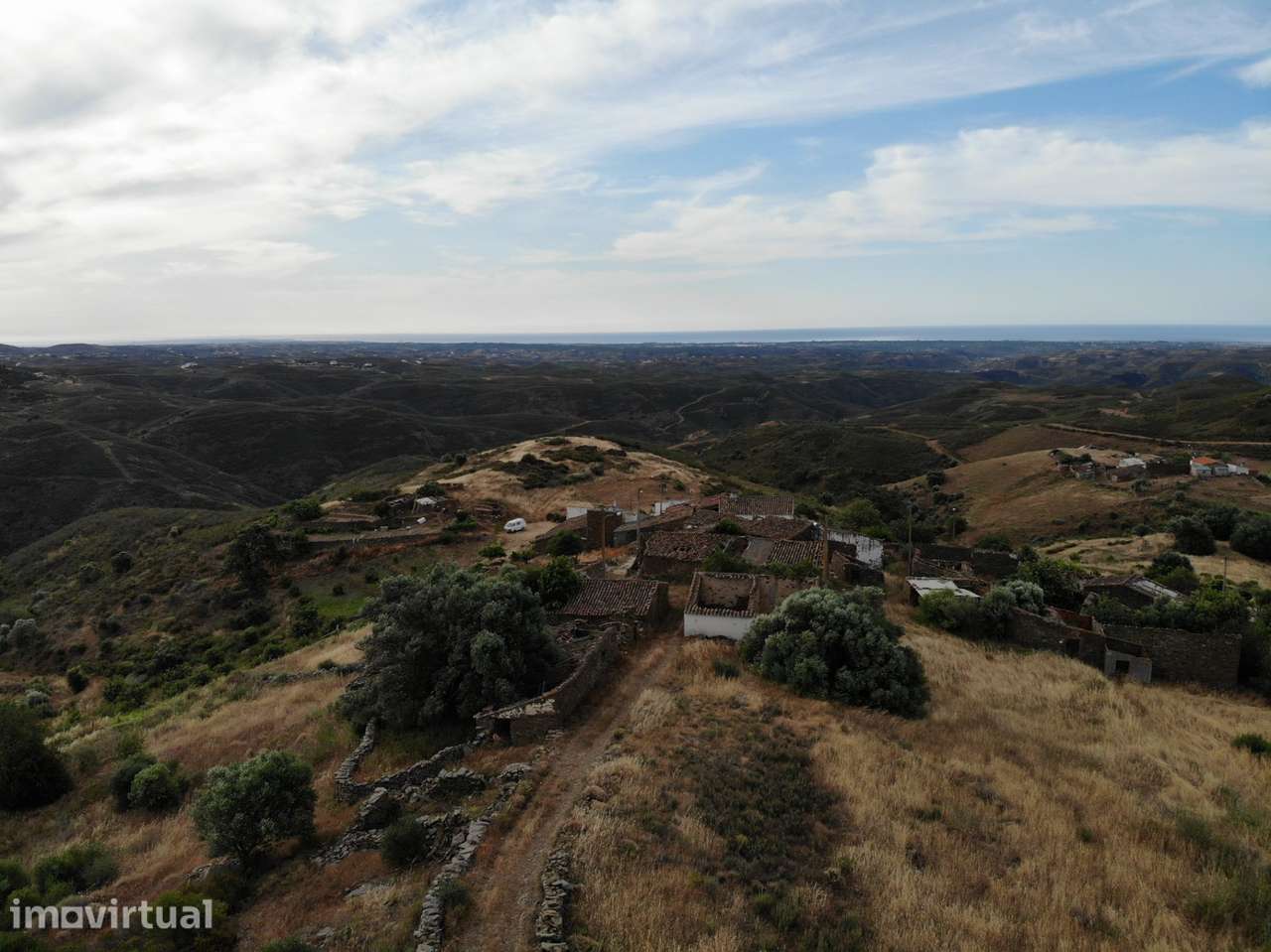 Moradia T4 para Recuperar, zona Alta na Serra de Tavira - Grande imagem: 2/22